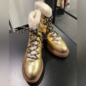 Pre Owned J Crew Sz 9.5 Gold Crackled Leather w/ Faux Fur Trim Boots Shoes